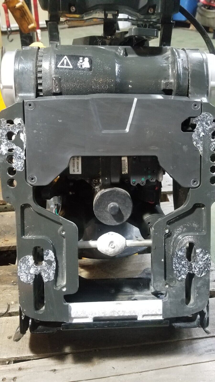 Evinrude G2 300Hp IDOCK SWIVEL & TILT BRACKET TRIM TILT STBD