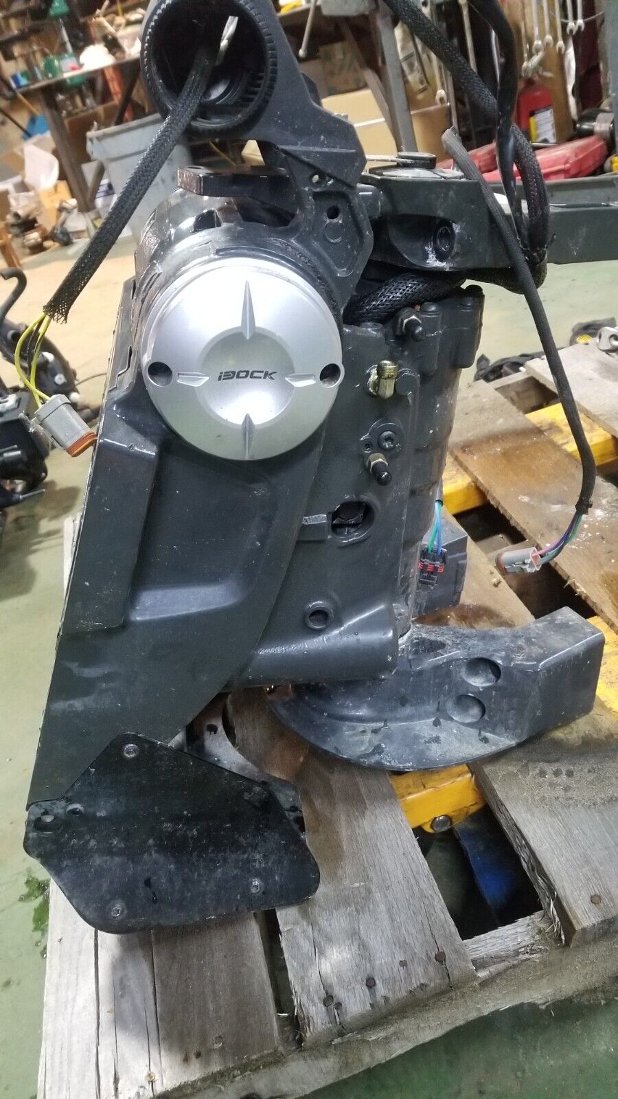 Evinrude G2 300Hp IDOCK SWIVEL & TILT BRACKET TRIM TILT STBD