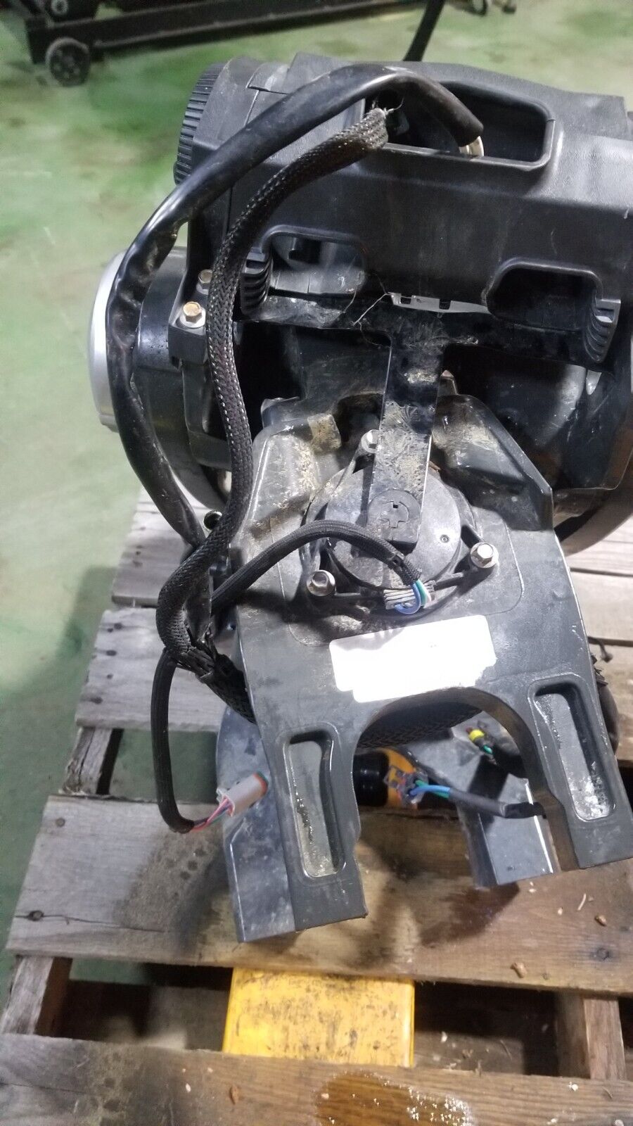 Evinrude G2 300Hp IDOCK SWIVEL & TILT BRACKET TRIM TILT STBD