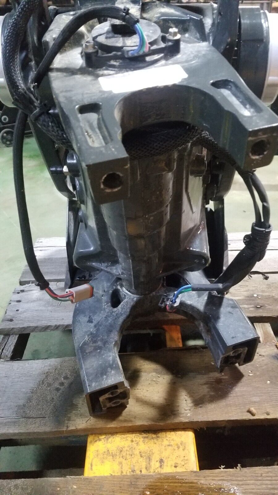 Evinrude G2 300Hp IDOCK SWIVEL & TILT BRACKET TRIM TILT STBD