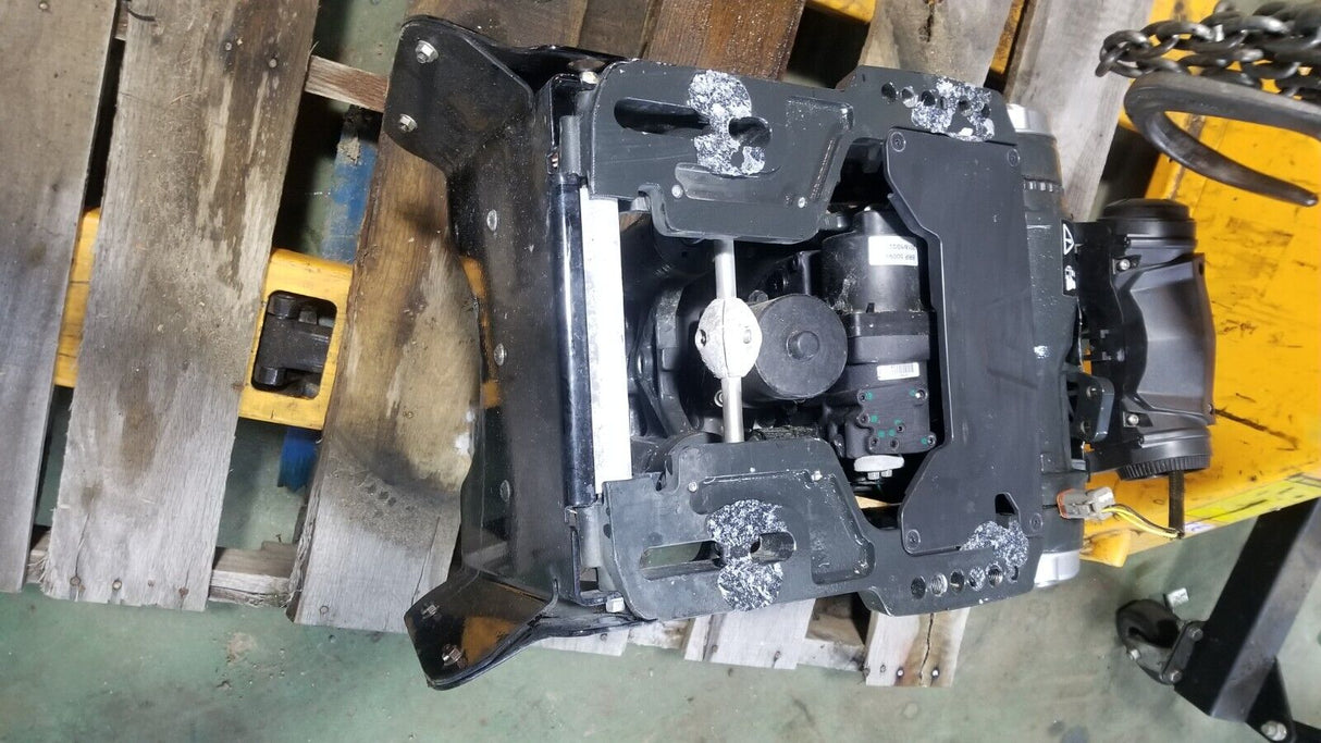 Evinrude G2 300Hp IDOCK SWIVEL & TILT BRACKET TRIM TILT STBD