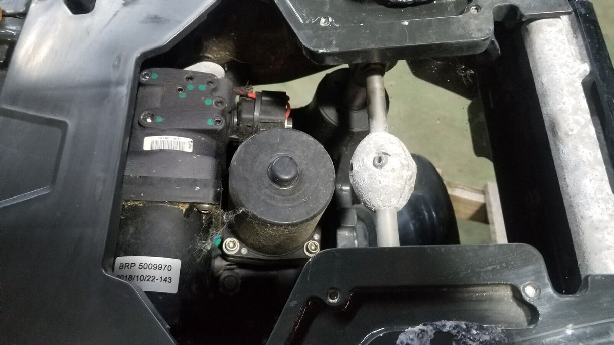 Evinrude G2 300Hp IDOCK SWIVEL & TILT BRACKET TRIM TILT STBD