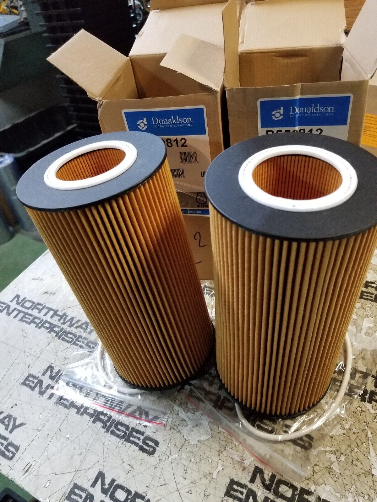 LOT OF 2PC- P550812 LUBE FILTER, CARTRIDGE