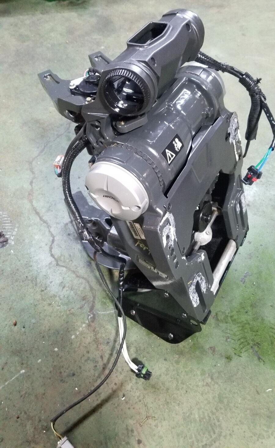 Evinrude G2 300Hp IDOCK SWIVEL & TILT BRACKET TRIM TILT PORT