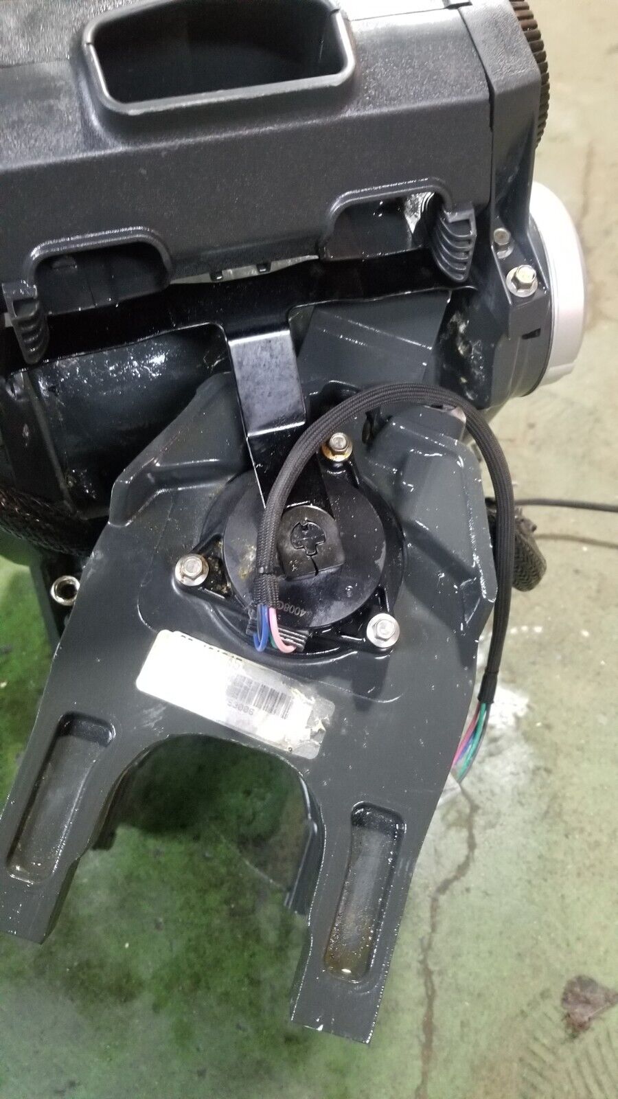 Evinrude G2 300Hp IDOCK SWIVEL & TILT BRACKET TRIM TILT PORT