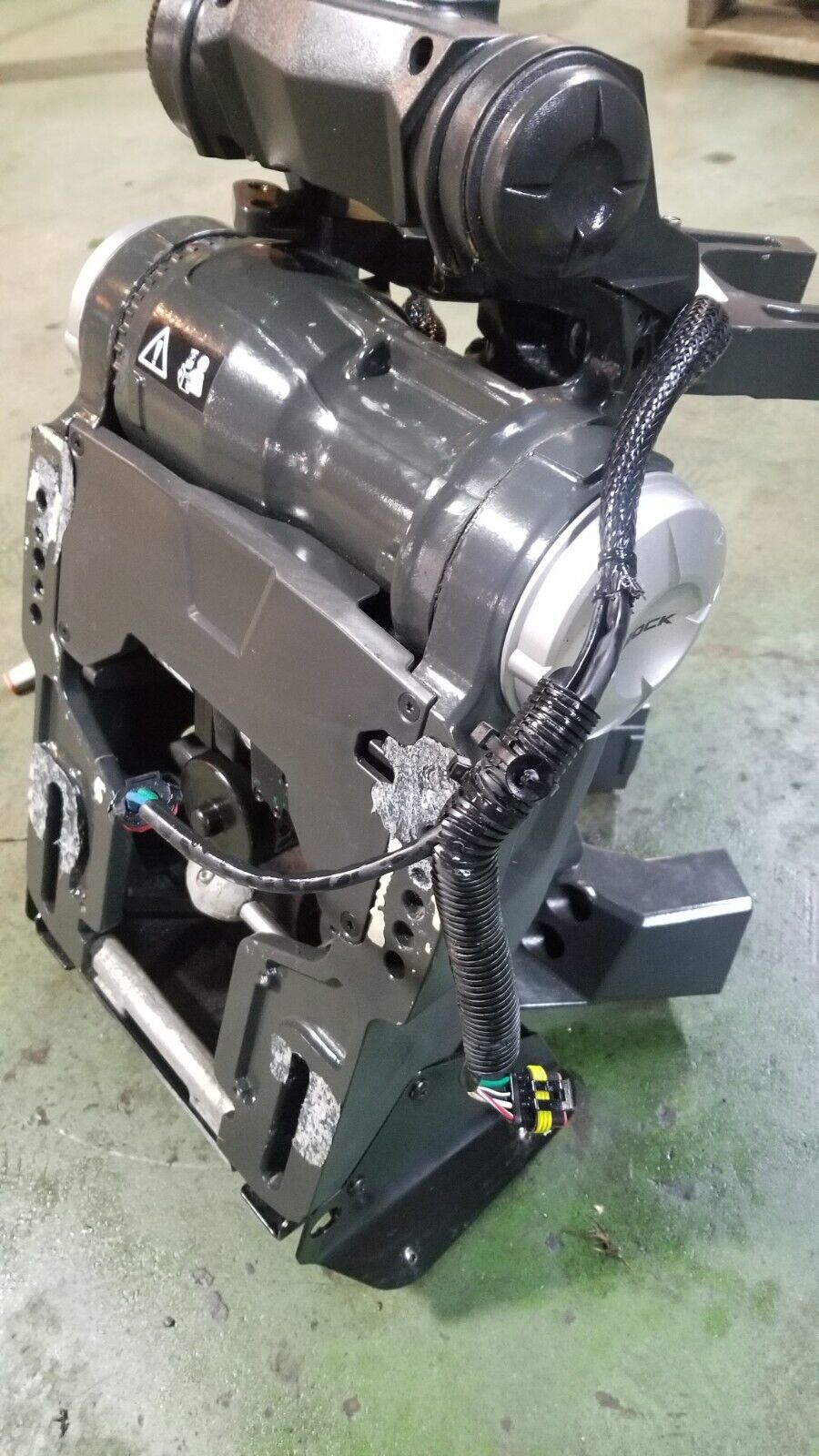 Evinrude G2 300Hp IDOCK SWIVEL & TILT BRACKET TRIM TILT PORT