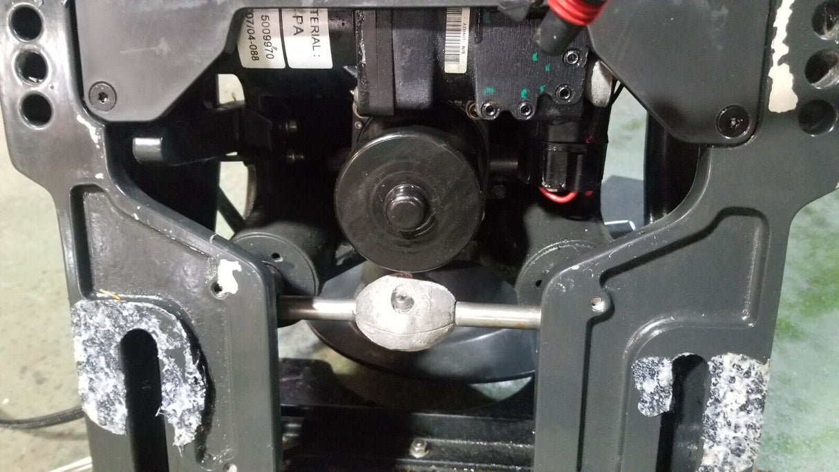 Evinrude G2 300Hp IDOCK SWIVEL & TILT BRACKET TRIM TILT PORT