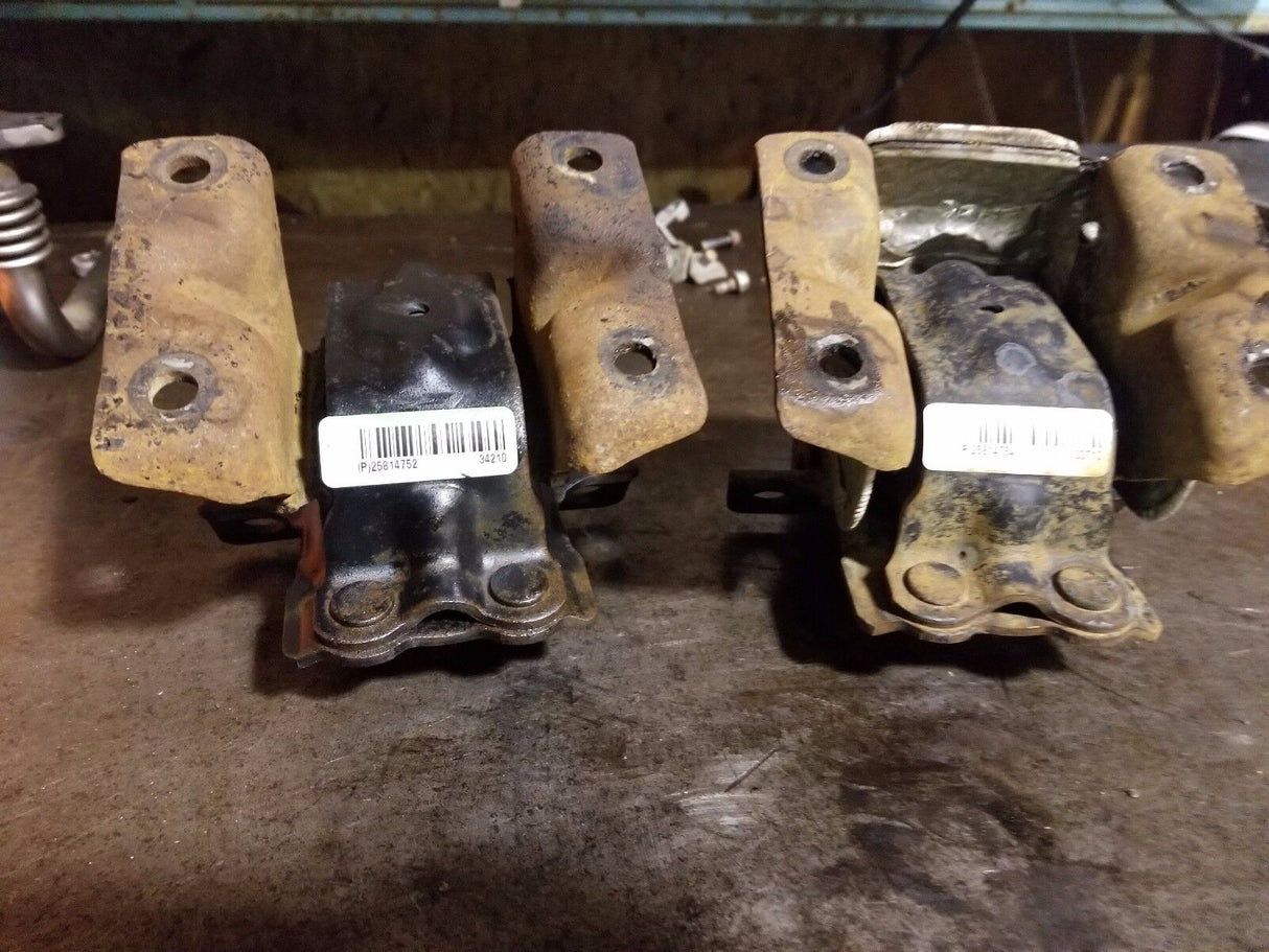 2011-15 DURAMAX DIESEL MOTOR ENGINE MOUNTS 25814752 25814754 r1114