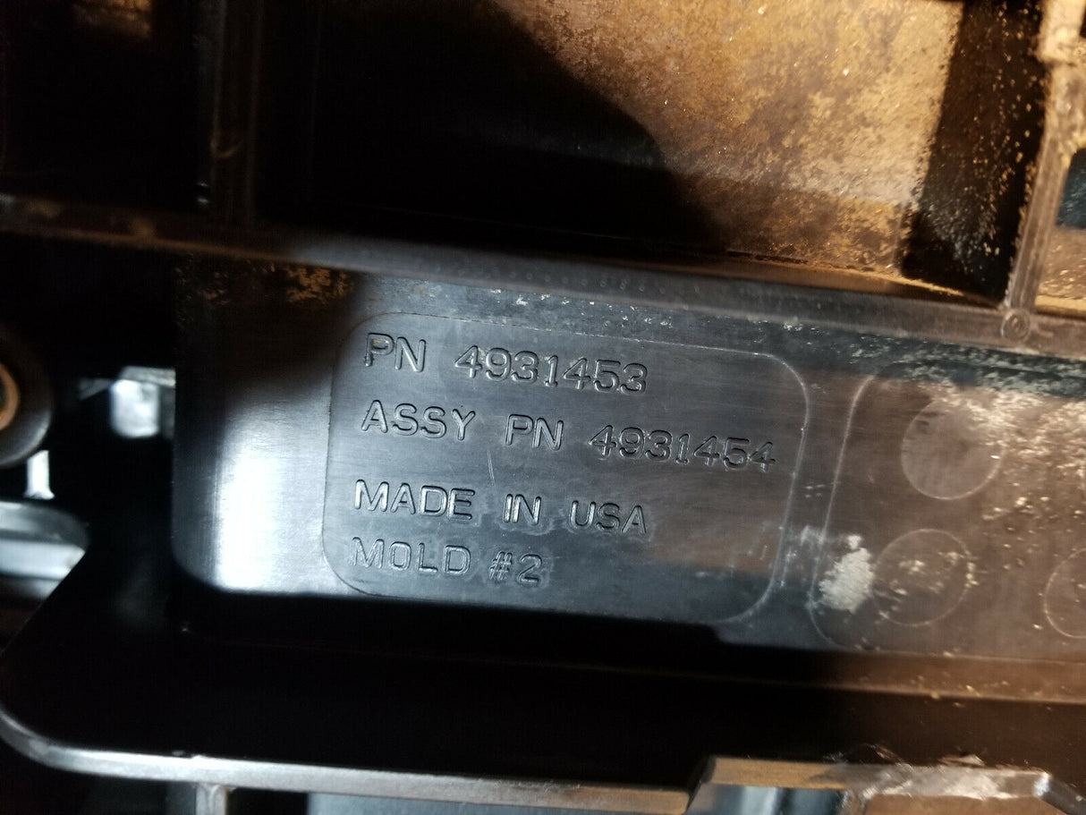 Dodge Ram 5.9L Cummins USED VALVE COVER ASSEMBLY 2005-07 4931453 4931454 RE0562