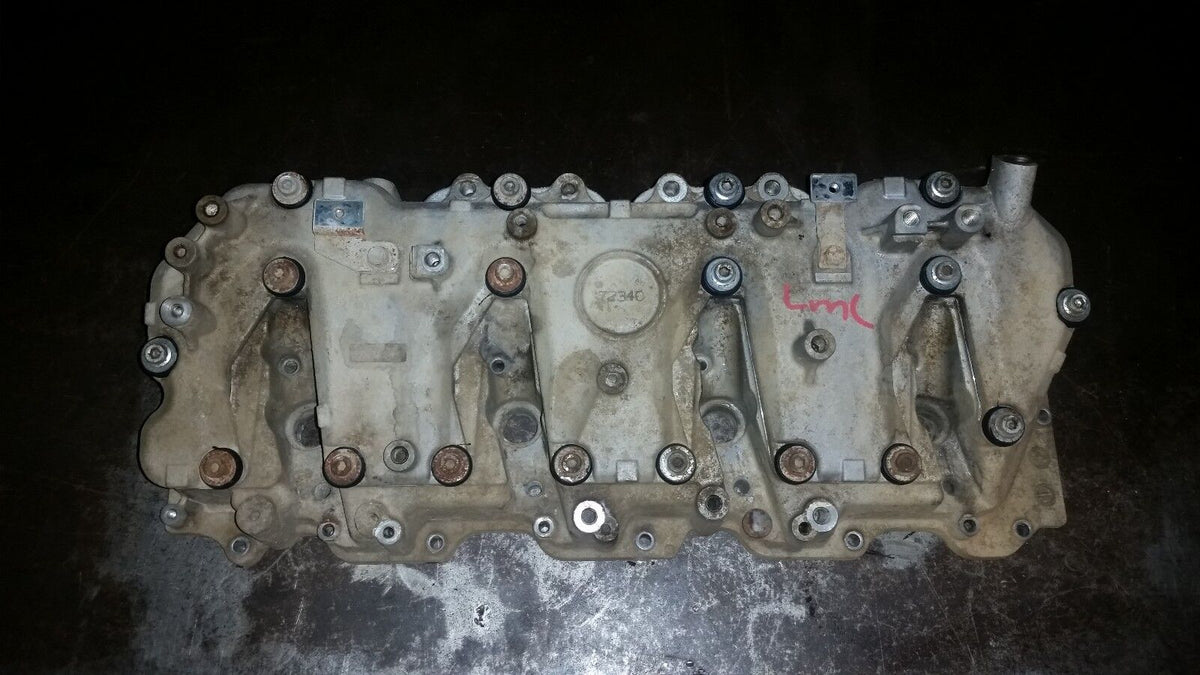 2011-2015 DURAMAX 6.6 6.6L DIESEL LML VALVE COVER & SPACER RH PASSENGER