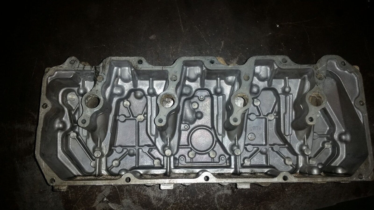 2011-2015 DURAMAX 6.6 6.6L DIESEL LML VALVE COVER & SPACER RH PASSENGER