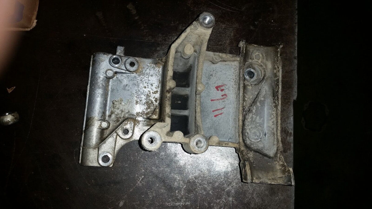 2011-2015 Cummins 6.7 fuel filter support bracket 5256745