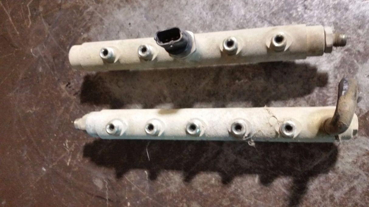 04 05 2004 2005 Chevy GMC 6.6 LLY Duramax Fuel Rails 8973036591 8973036580 r3