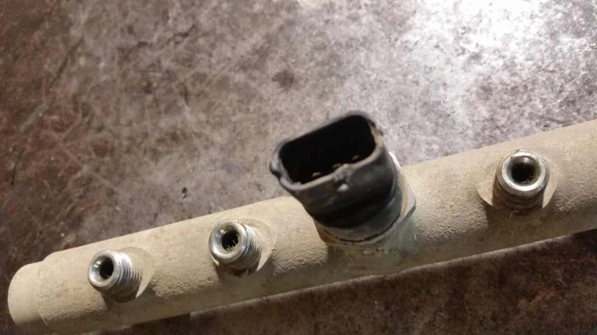 04 05 2004 2005 Chevy GMC 6.6 LLY Duramax Fuel Rails 8973036591 8973036580 r3