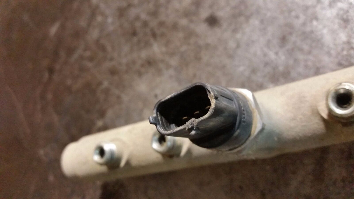 04 05 2004 2005 Chevy GMC 6.6 LLY Duramax Fuel Rails 8973036591 8973036580 r3