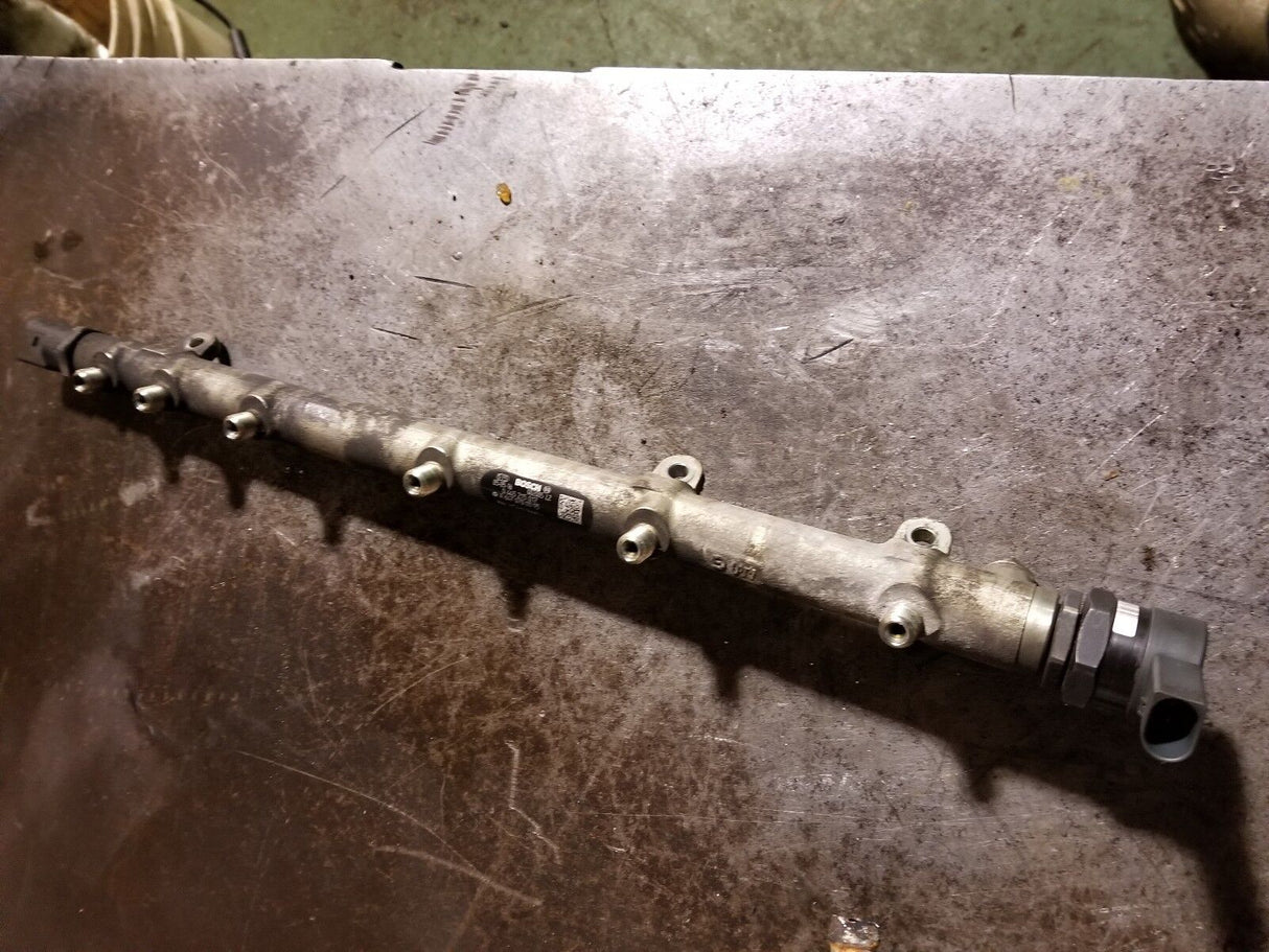 Bosch 0445215017 A6480700046 Fuel Rail and Sensors Sprinter 2.7L
