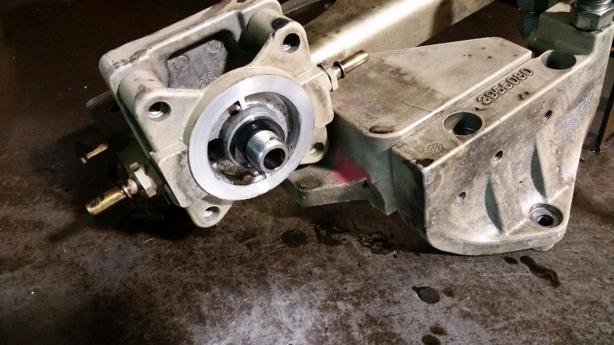 2011 Industrial 6.7l Cummins fuel filter bracket 4992695 3955080