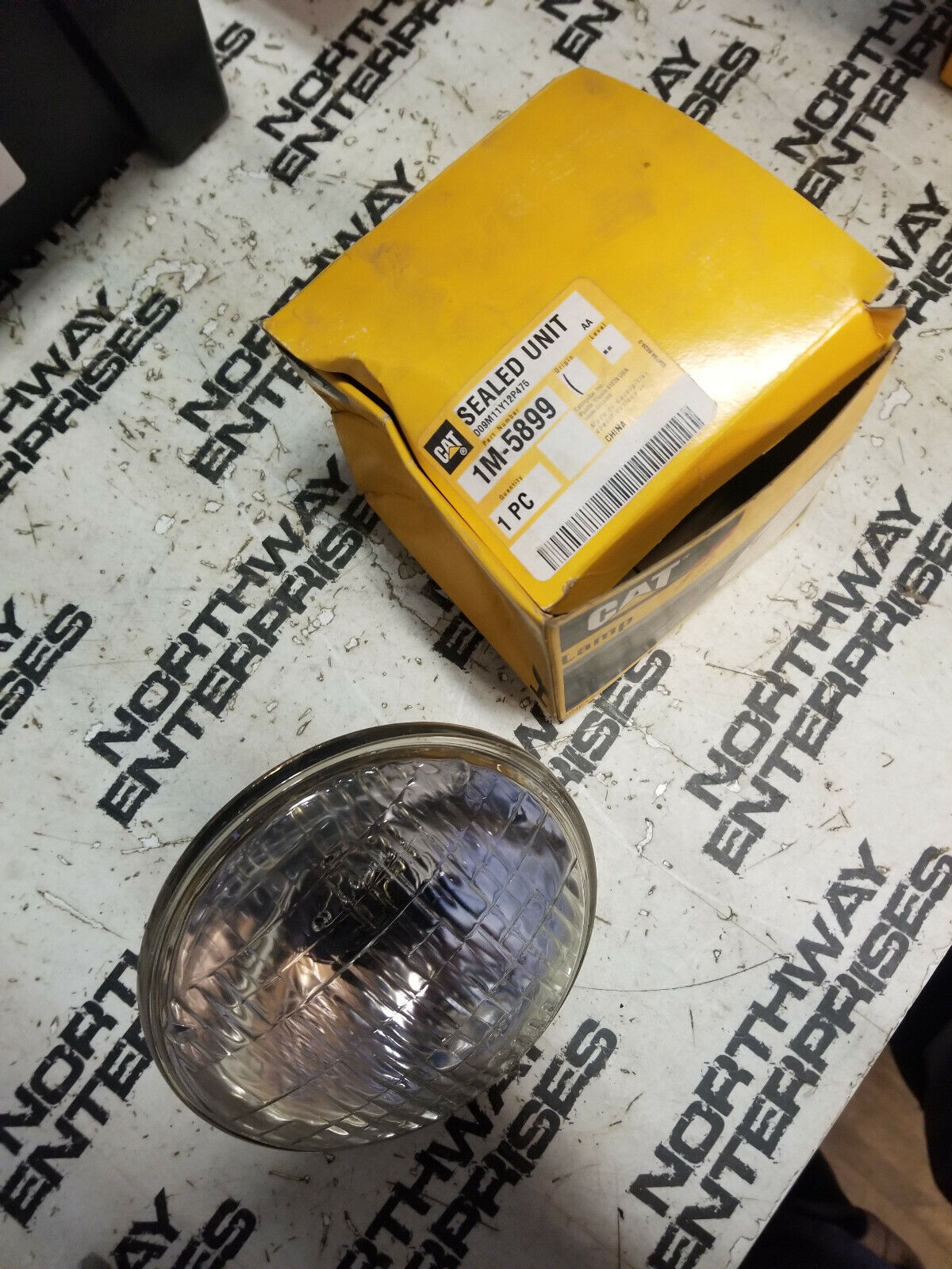 1M-5899 CATERPILLAR LAMP