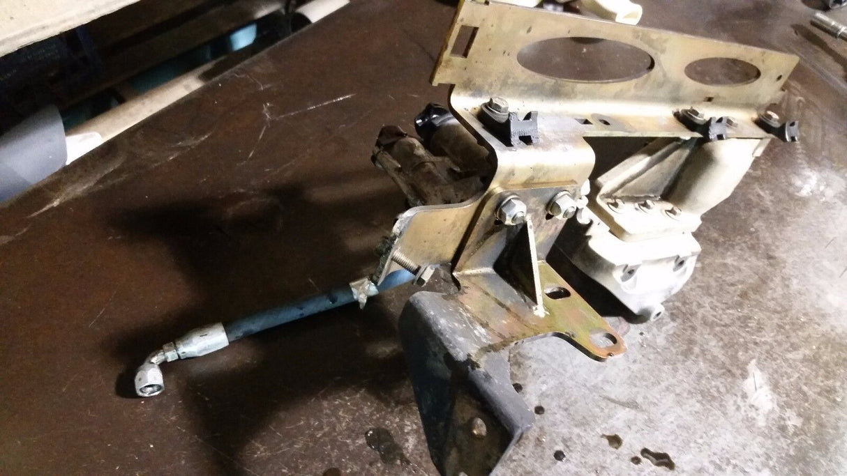 2011 Industrial 6.7l Cummins fuel filter bracket 4992695 3955080