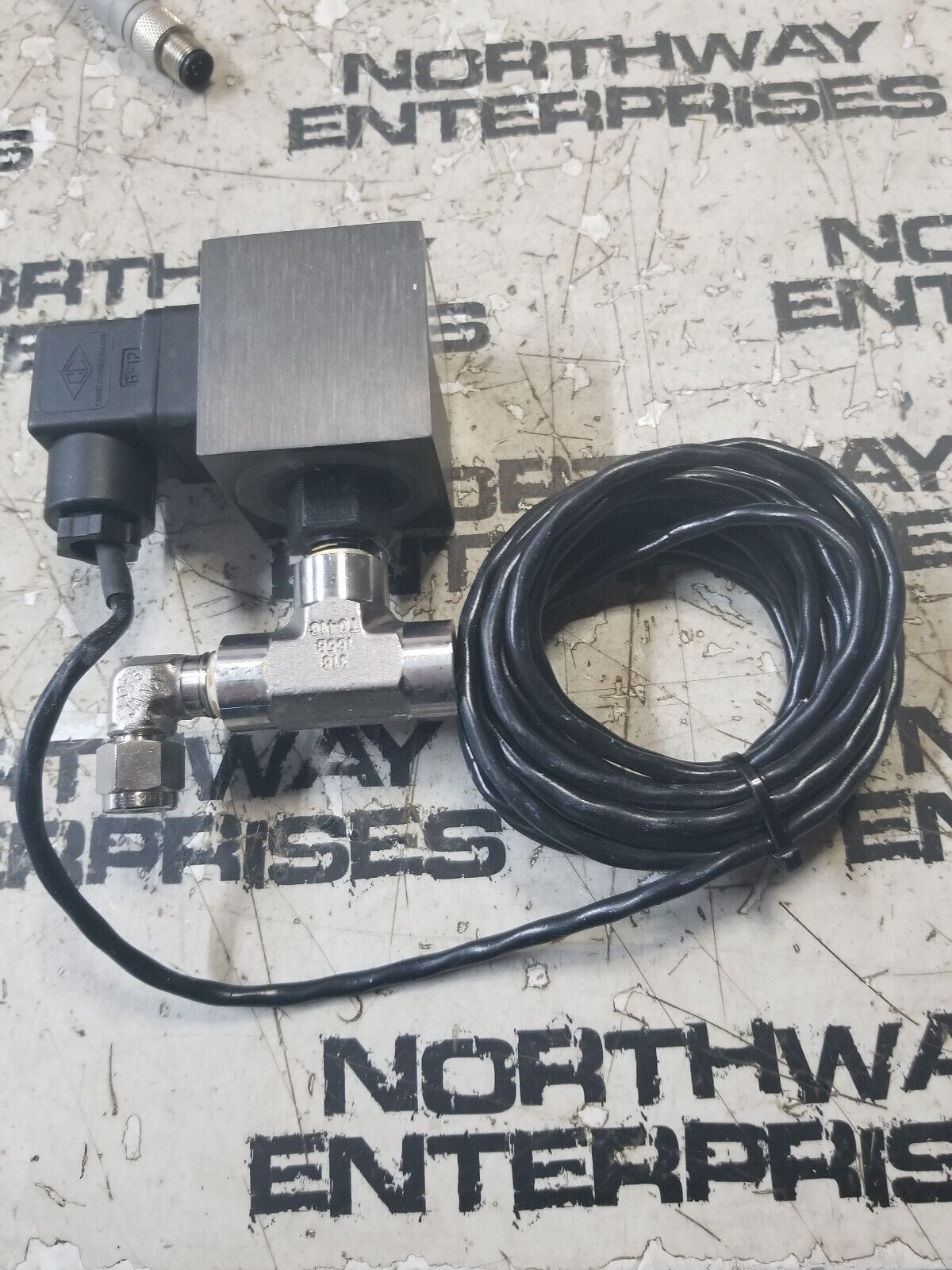 Low Pressure Switch 1/4 mnpt port spdt set 28 psi rise ; 24 psi decline