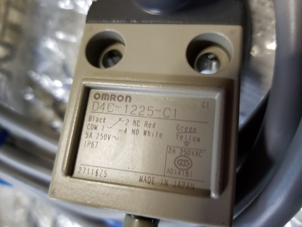 821-041-11225 D4C-1225-C1 OMRON travel switch