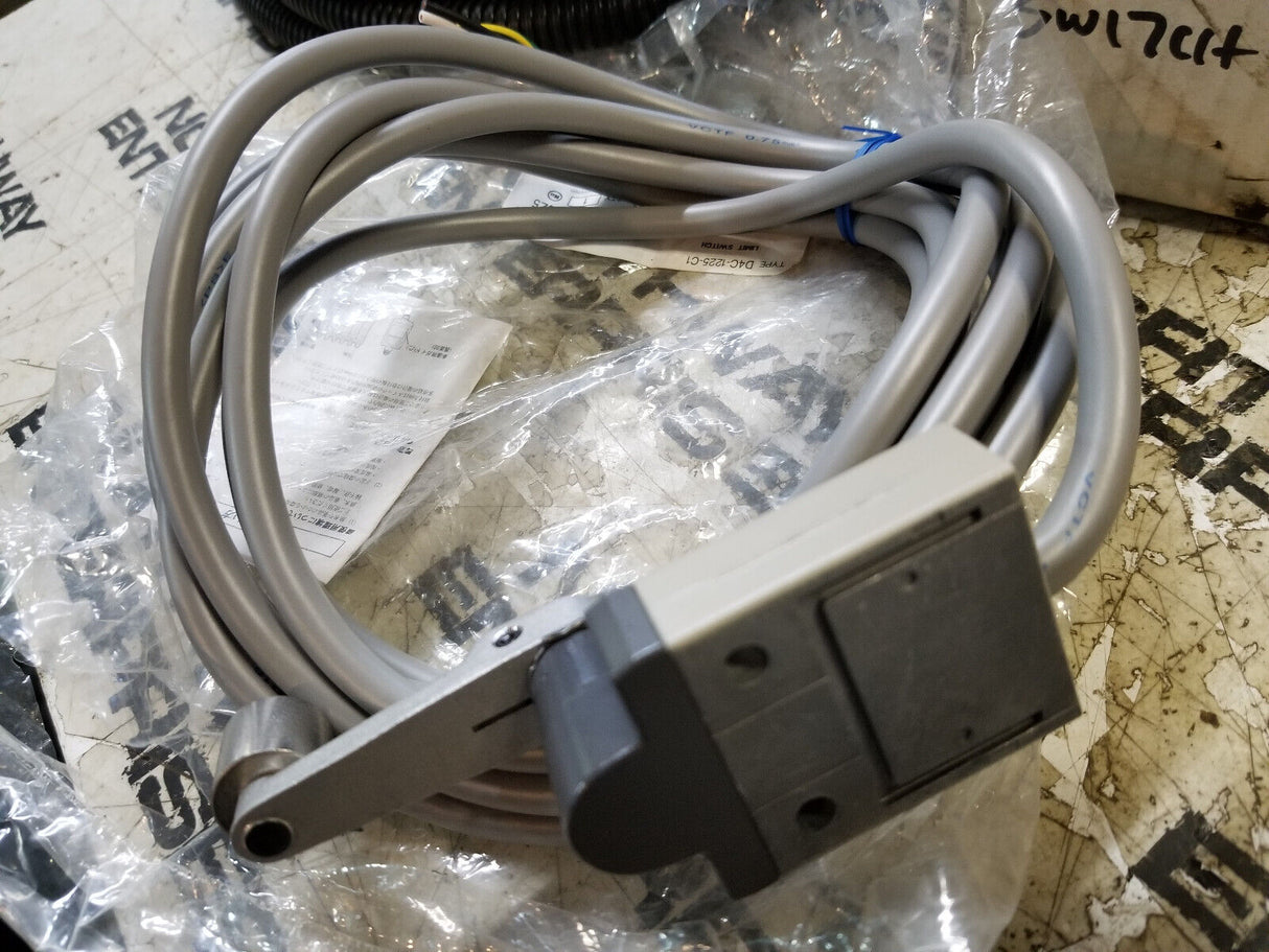 821-041-11225 D4C-1225-C1 OMRON travel switch