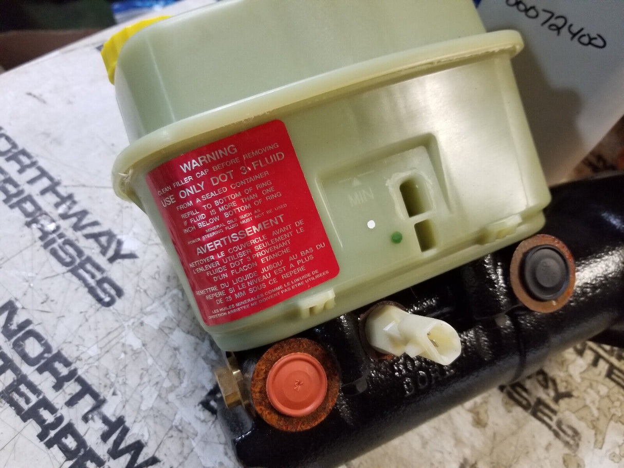 Bendix Master Cylinder, 2 In. Bore - 012379 00072400 W/RESIVOIR
