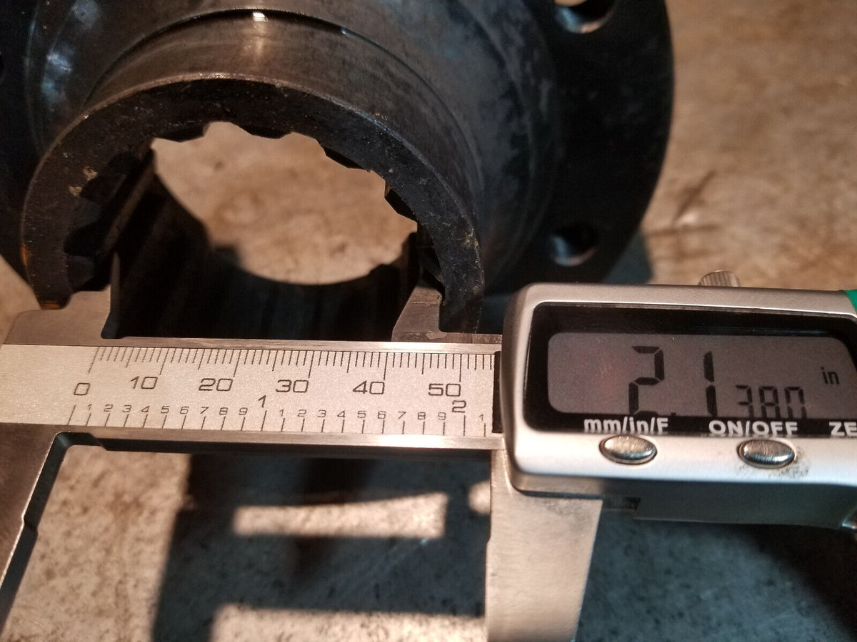 JOHN DEERE T61233 YOKE