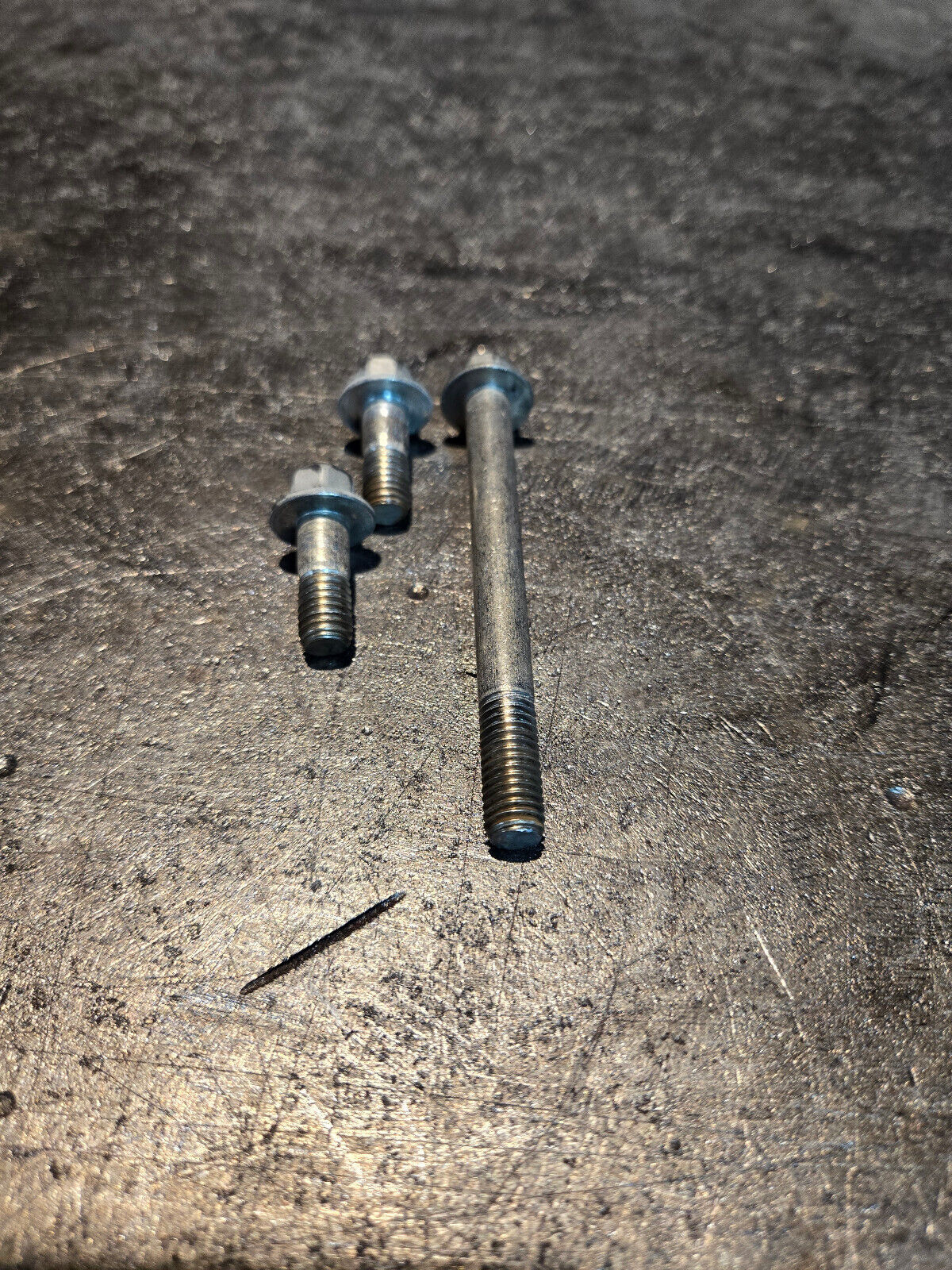 6.4L POWERSTROKE TURBO ACTUATOR MOUNTING BOLTS