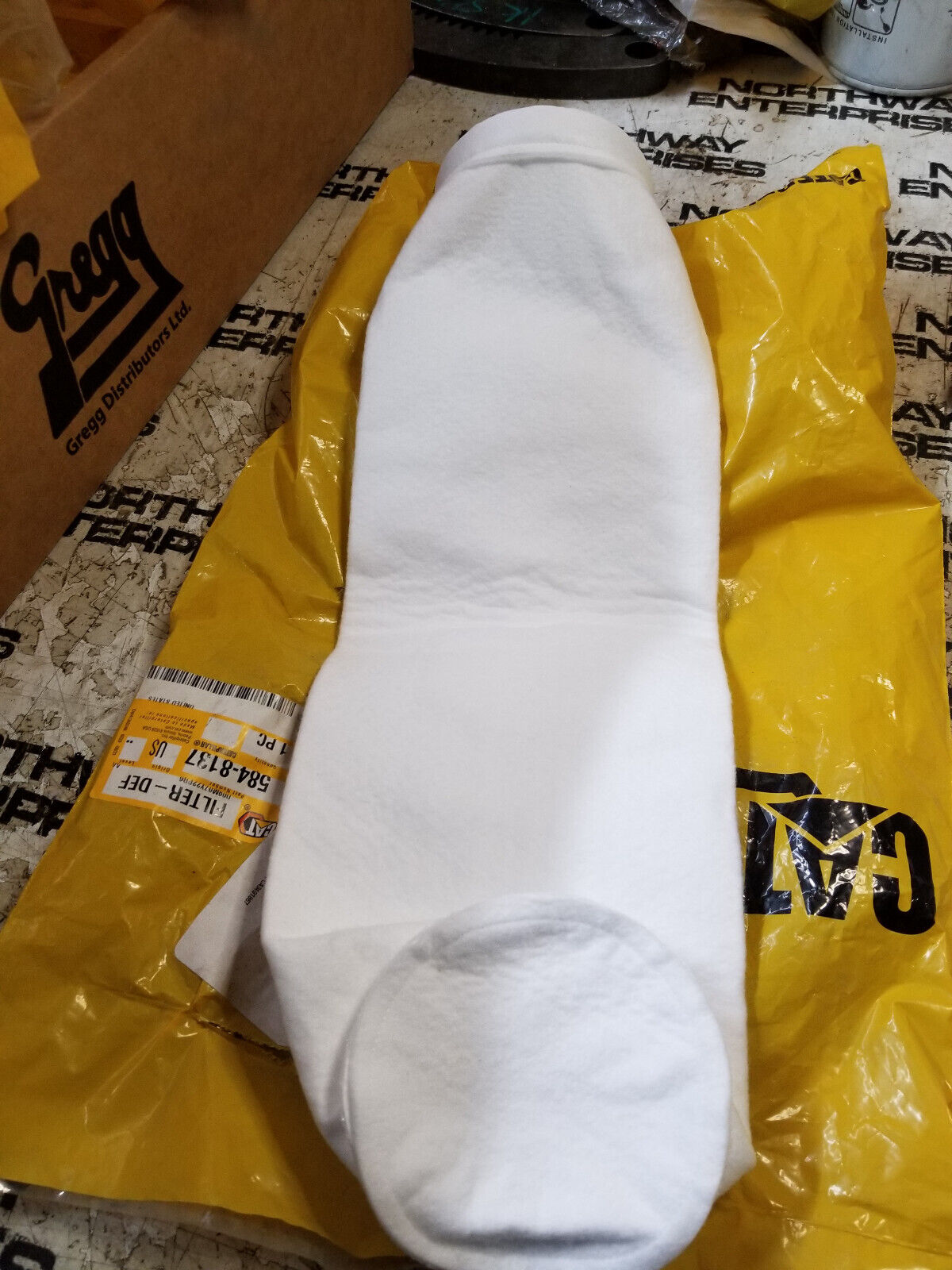 584-8137 CATERPILLAR 5848137 CAT DEF FILTER SOCK