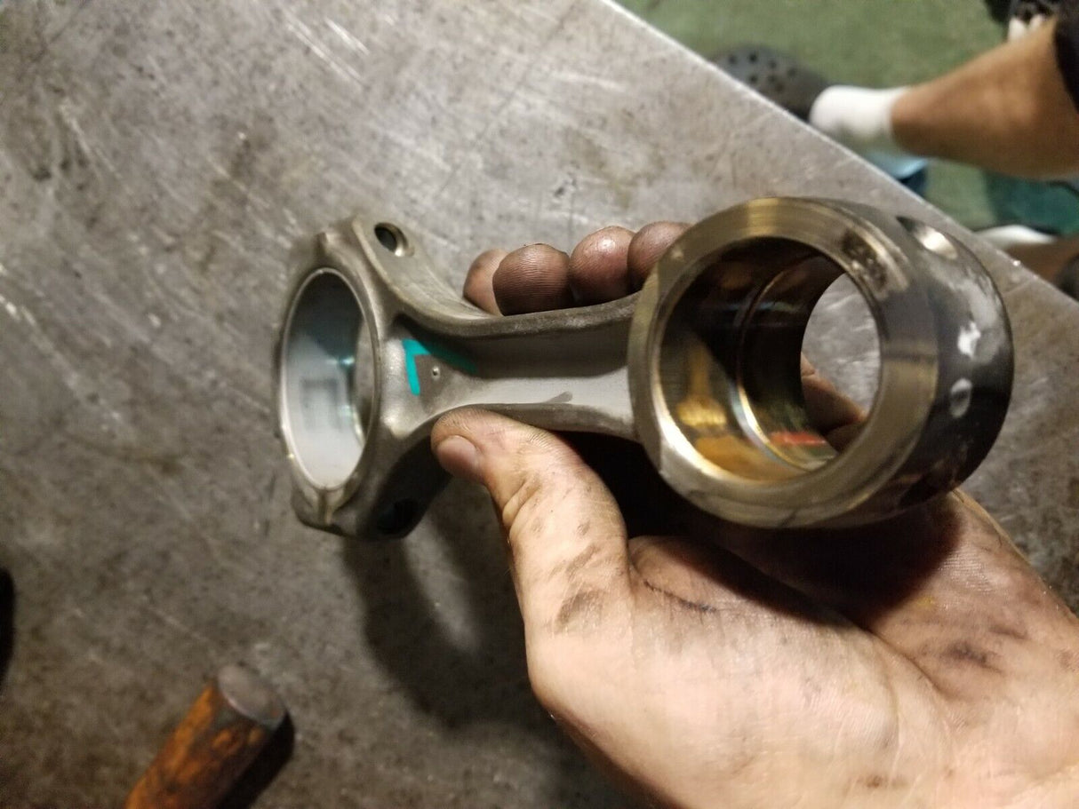 97326773 2001 - 2006 DURAMAX TURBO DIESEL 6.6 CONNECTING ROD LB7 LLY