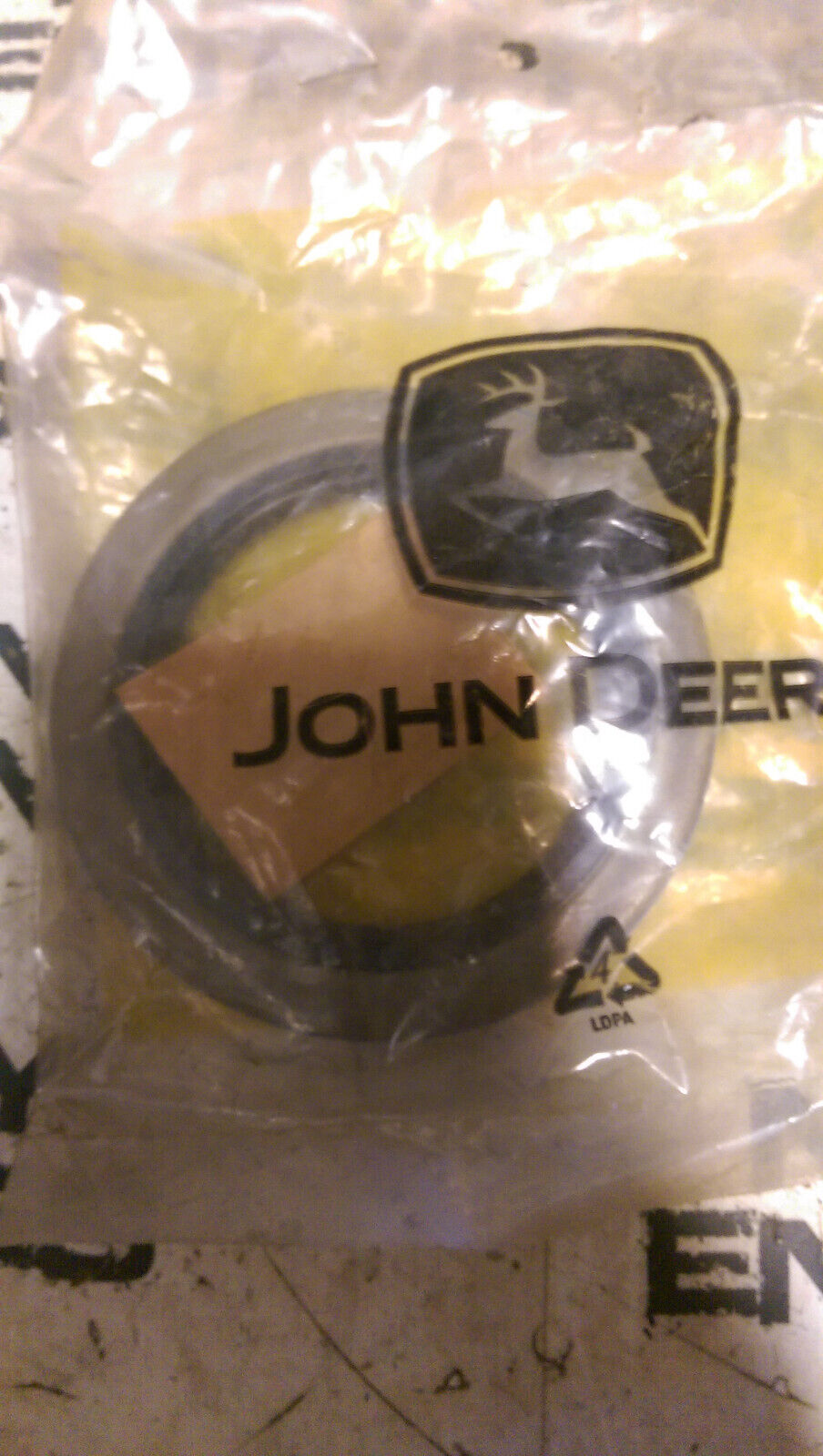 JOHN DEERE AR94262 SEAL
