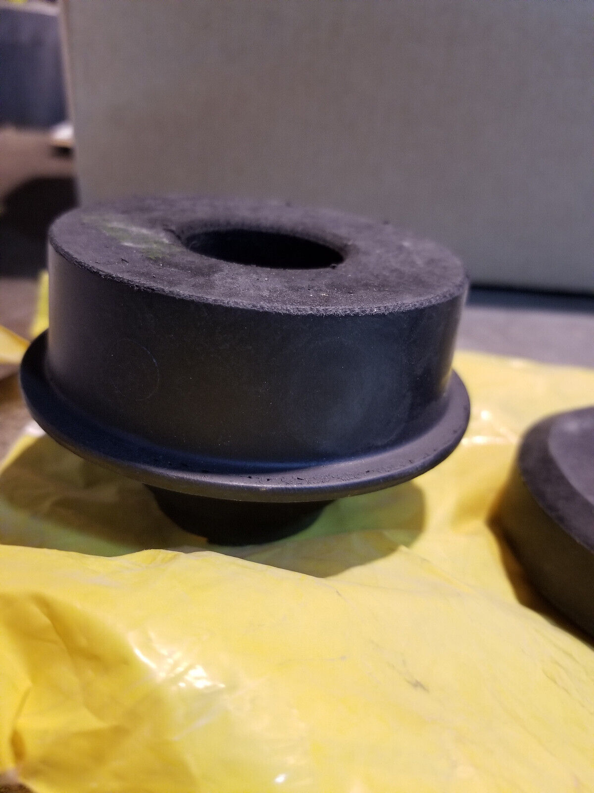 335-2474 CATERPILLAR Genuine OEM Two Piece Asymmetric Isolation Mount