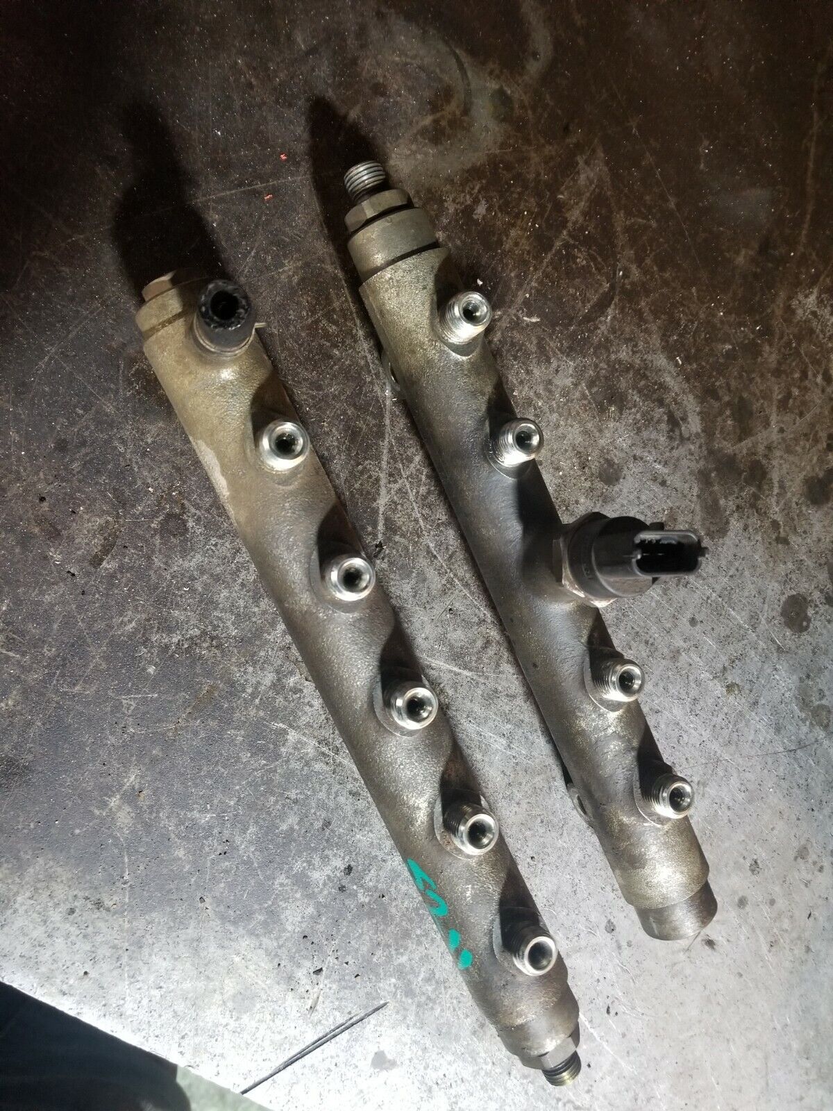 04 05 2004 2005 Chevy GMC 6.6 LLY Duramax Fuel Rails 8973036591 8973036580 r5211