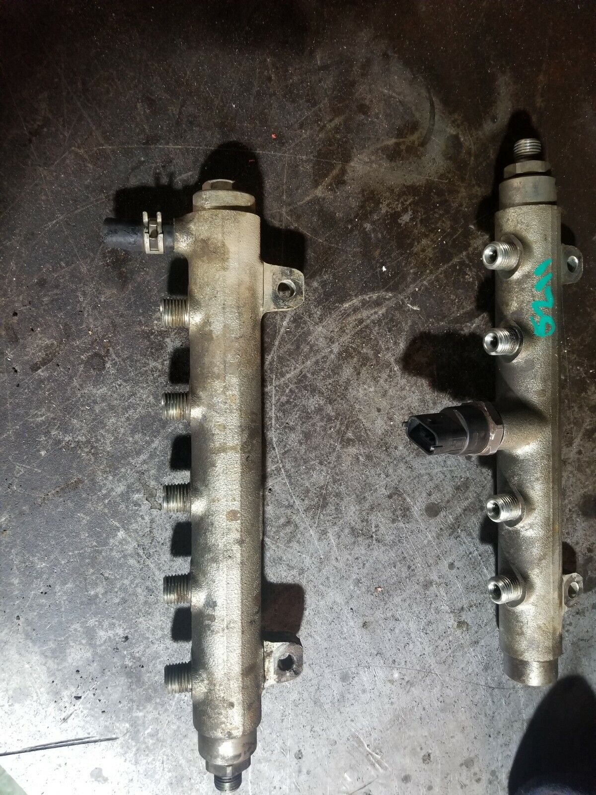 04 05 2004 2005 Chevy GMC 6.6 LLY Duramax Fuel Rails 8973036591 8973036580 r5211