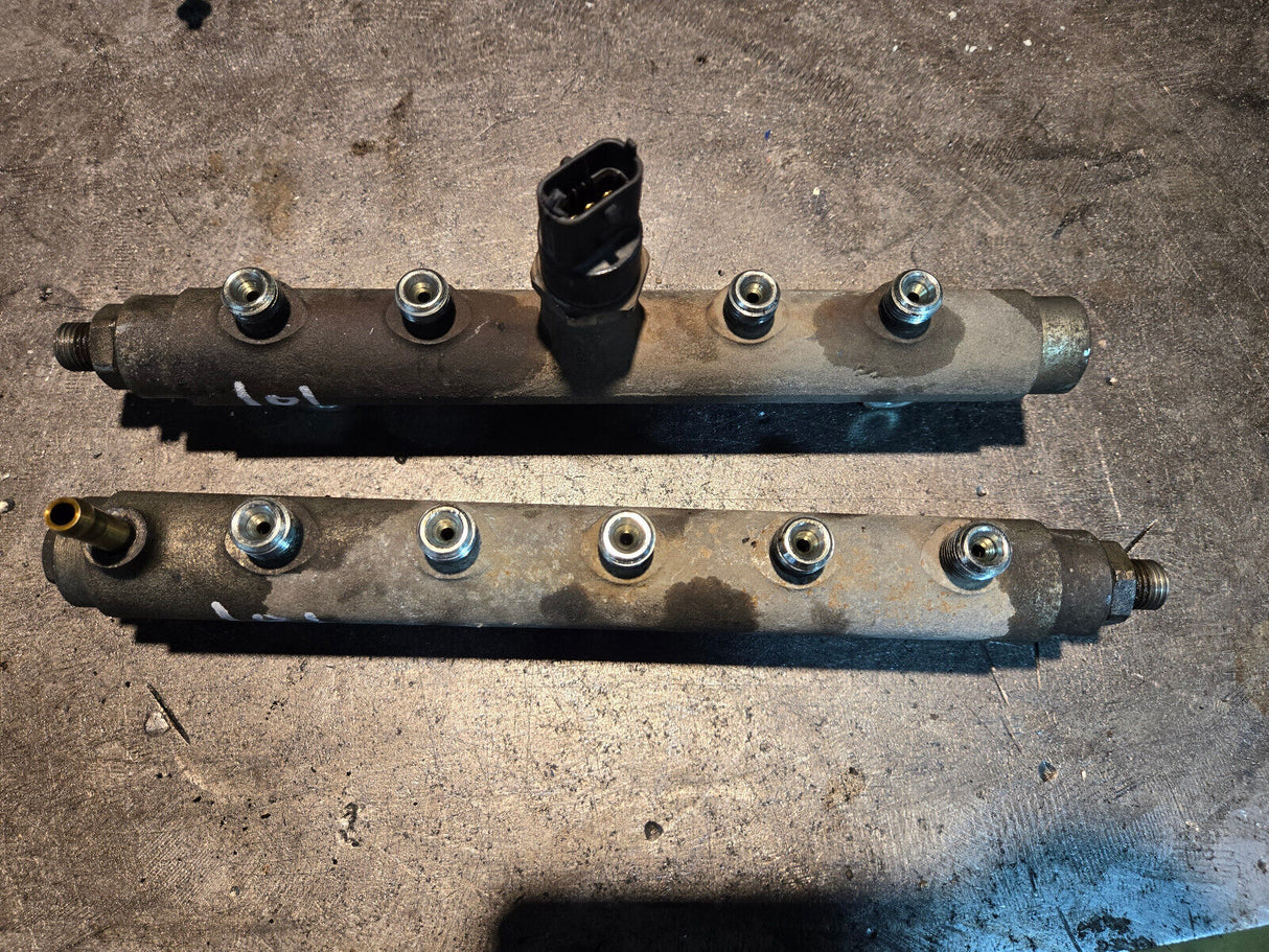 04 05 2004 2005 Chevy GMC 6.6 LLY Duramax Fuel Rails 8973036591 8973036580