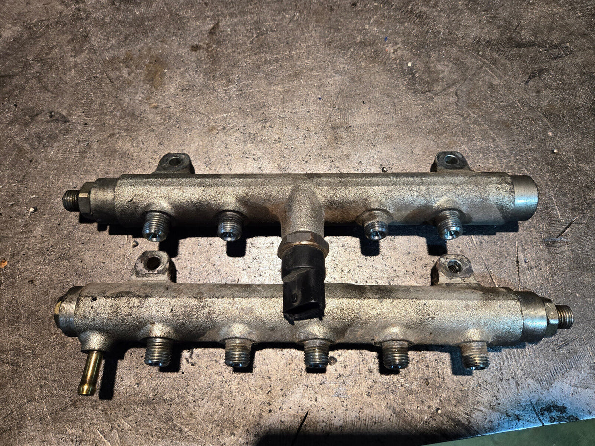 04 05 2004 2005 Chevy GMC 6.6 LLY Duramax Fuel Rails 8973036591 8973036580