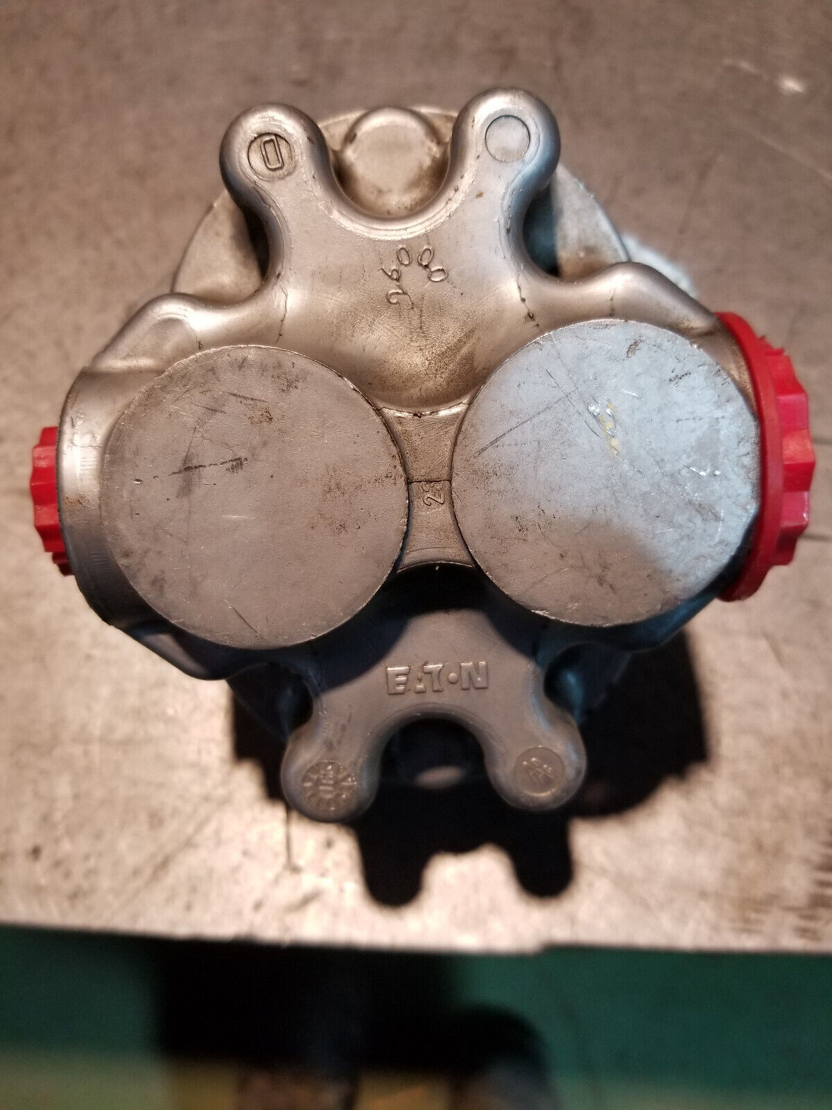 Eaton 26005-RZC Series 26 Gear Pump 1.3125" Inlet 0.875" Outlet Aluminum NEW