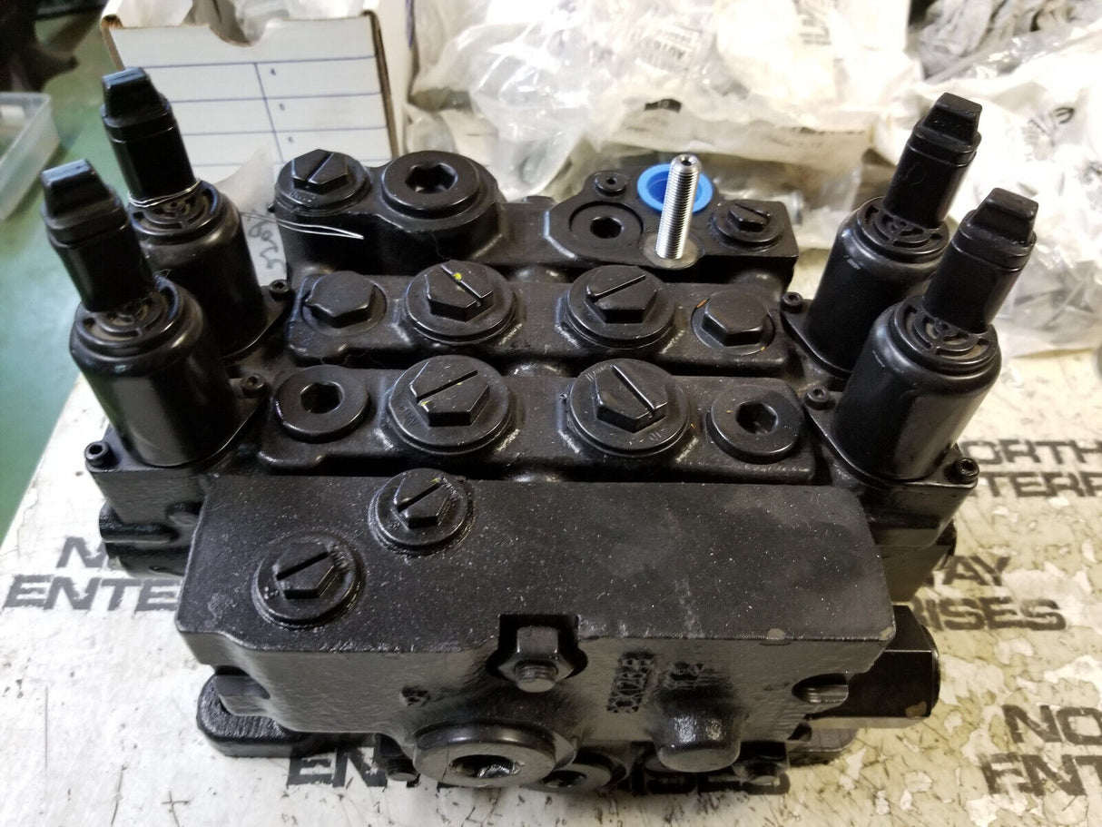 JCB HUSCO VALVE BLOCK ASSEMBLY , SCX120-B3, SX124B, T126117, 4 SPOOL
