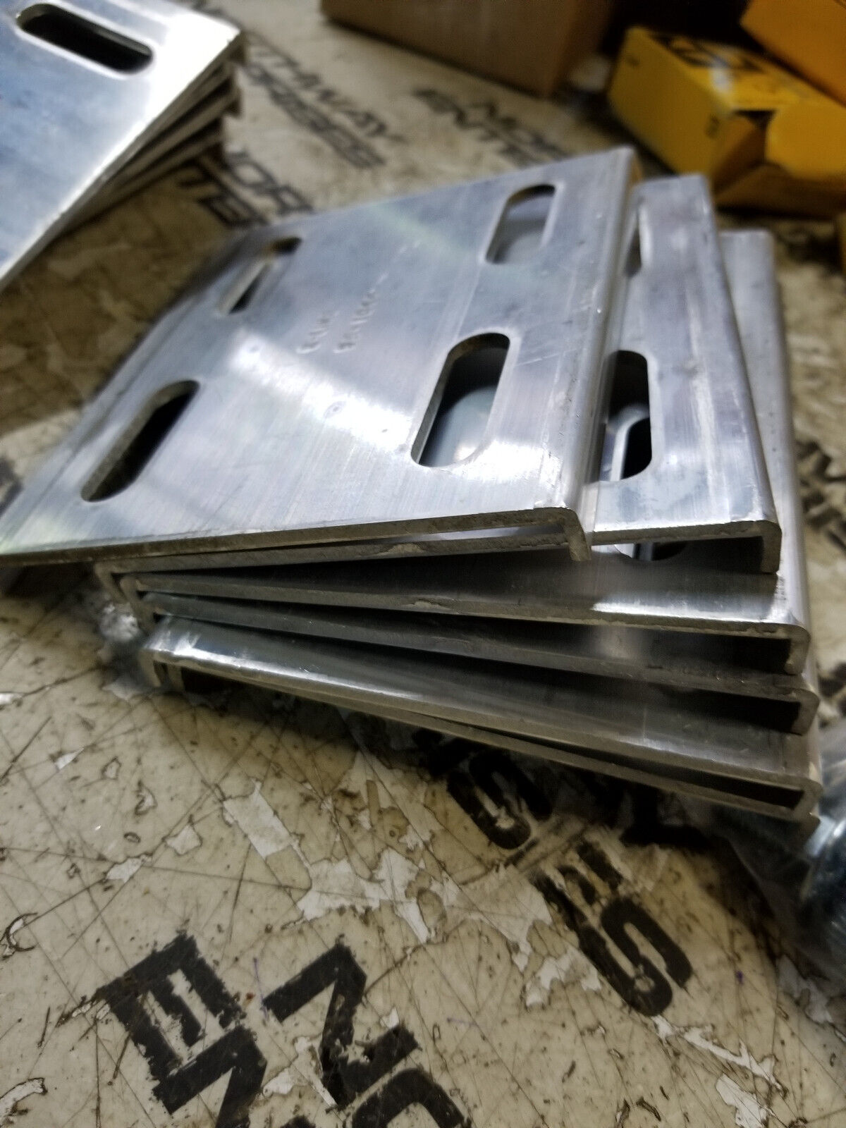 1 BOX COOPER 9A-1044 CONTAINS 12PC Cable Tray Splice Channel