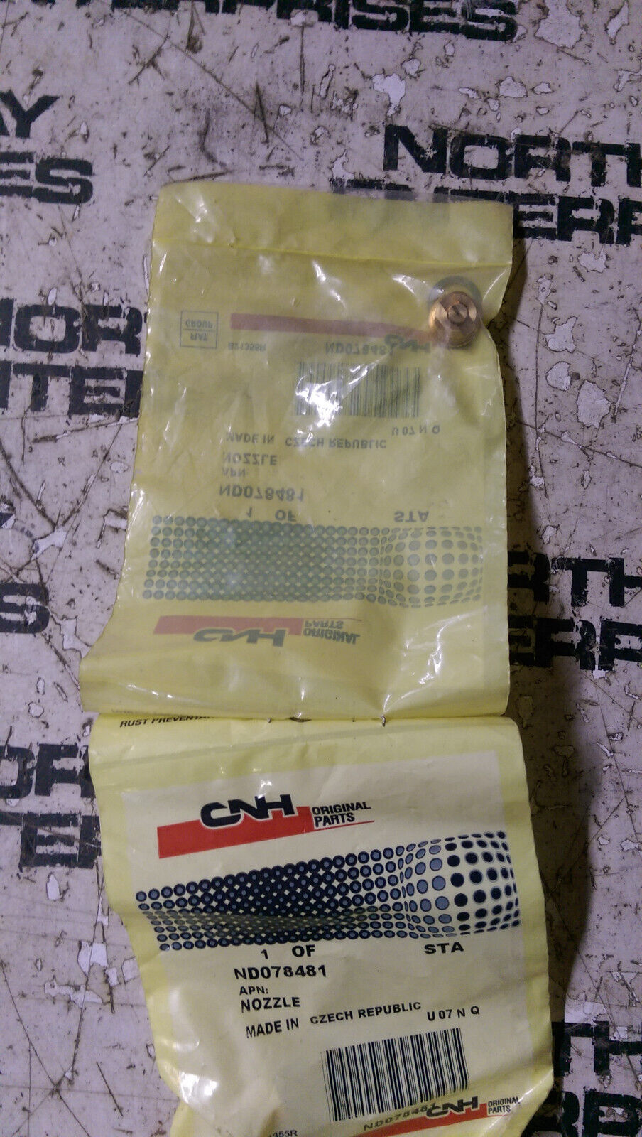 LOT OF 2 PIECES - CASE CNH ND078481 NOZZEL