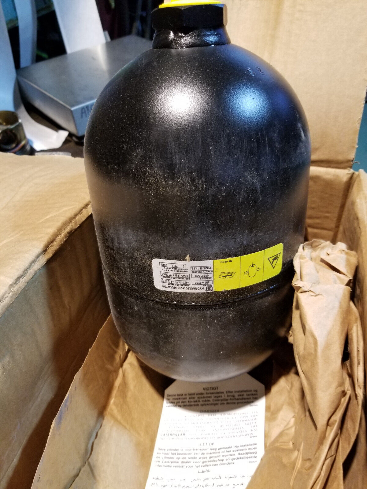 2518266 CATERPILLAR 251-8266 3.45 Liter Compressed Nitrogen Gas Accumulator