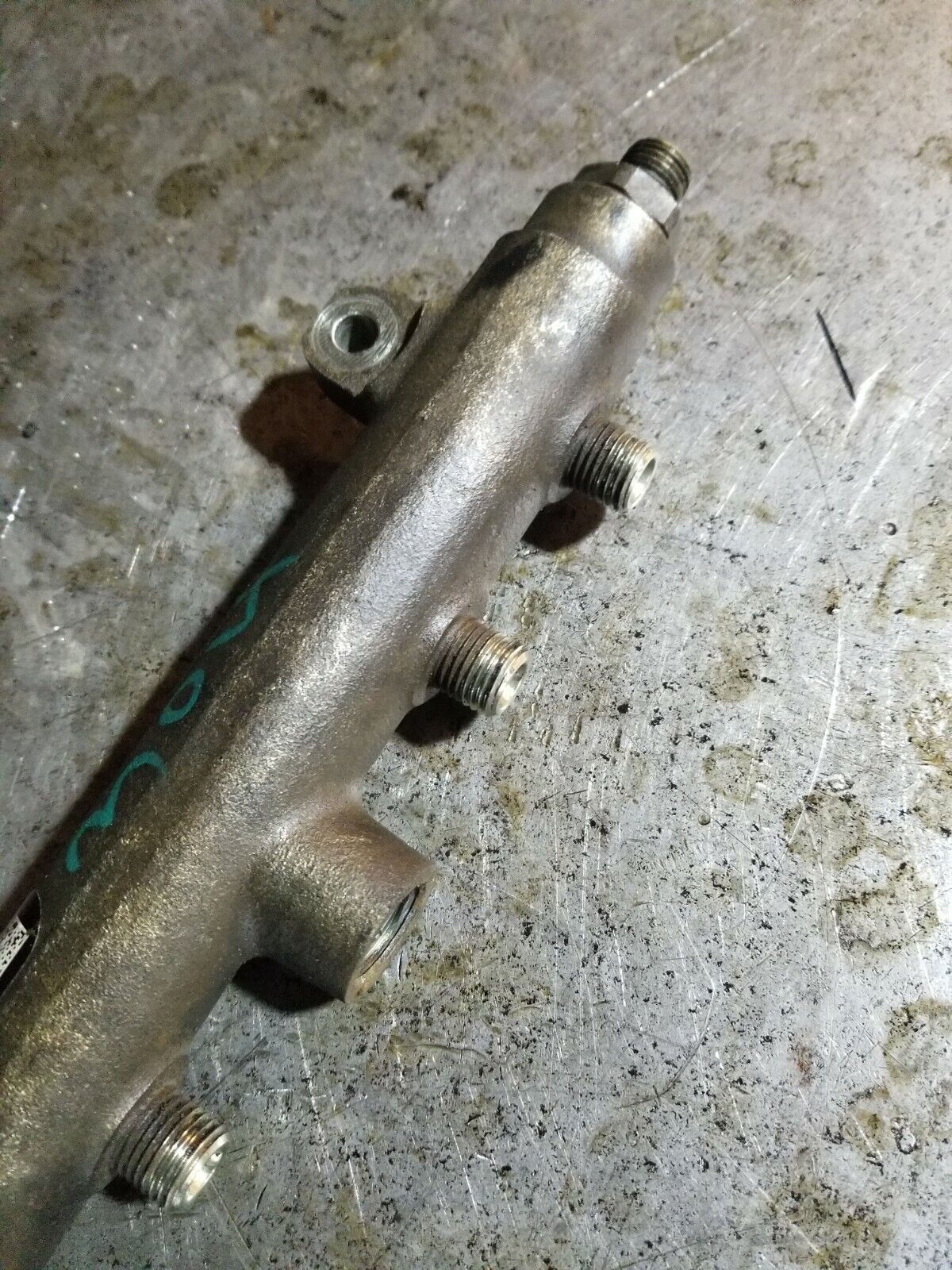 04 05 2004 2005 Chevy GMC 6.6 LLY Duramax Fuel Rails 8973036581