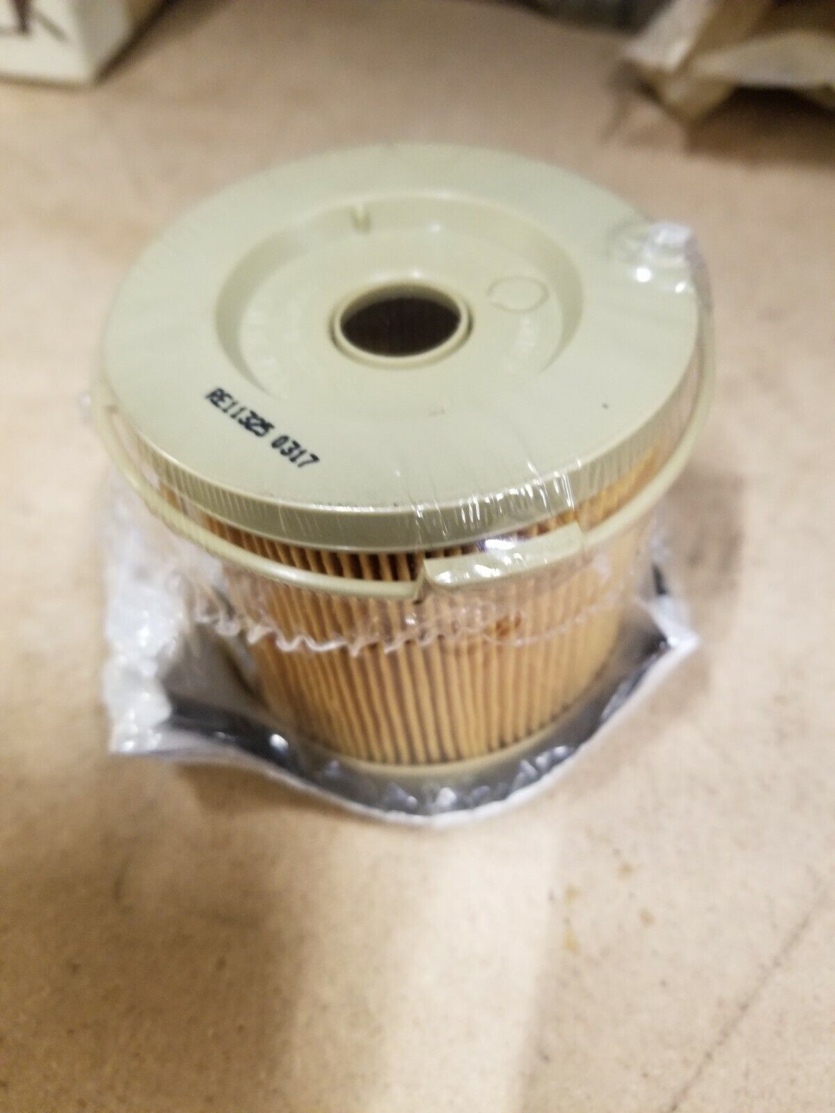 re11325 JOHN DEERE FUEL FILTER