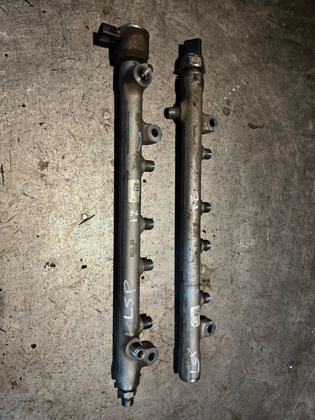 L5P 6.6L DURAMAX GM FUEL RAIL SET 12686810 12686808