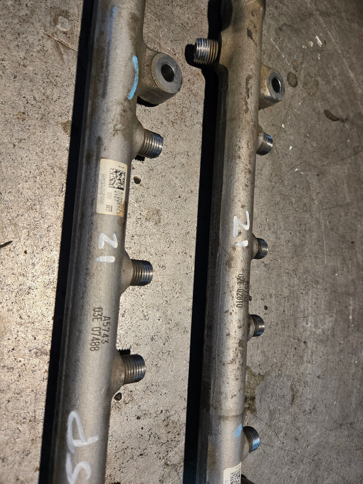 L5P 6.6L DURAMAX GM FUEL RAIL SET 12686810 12686808