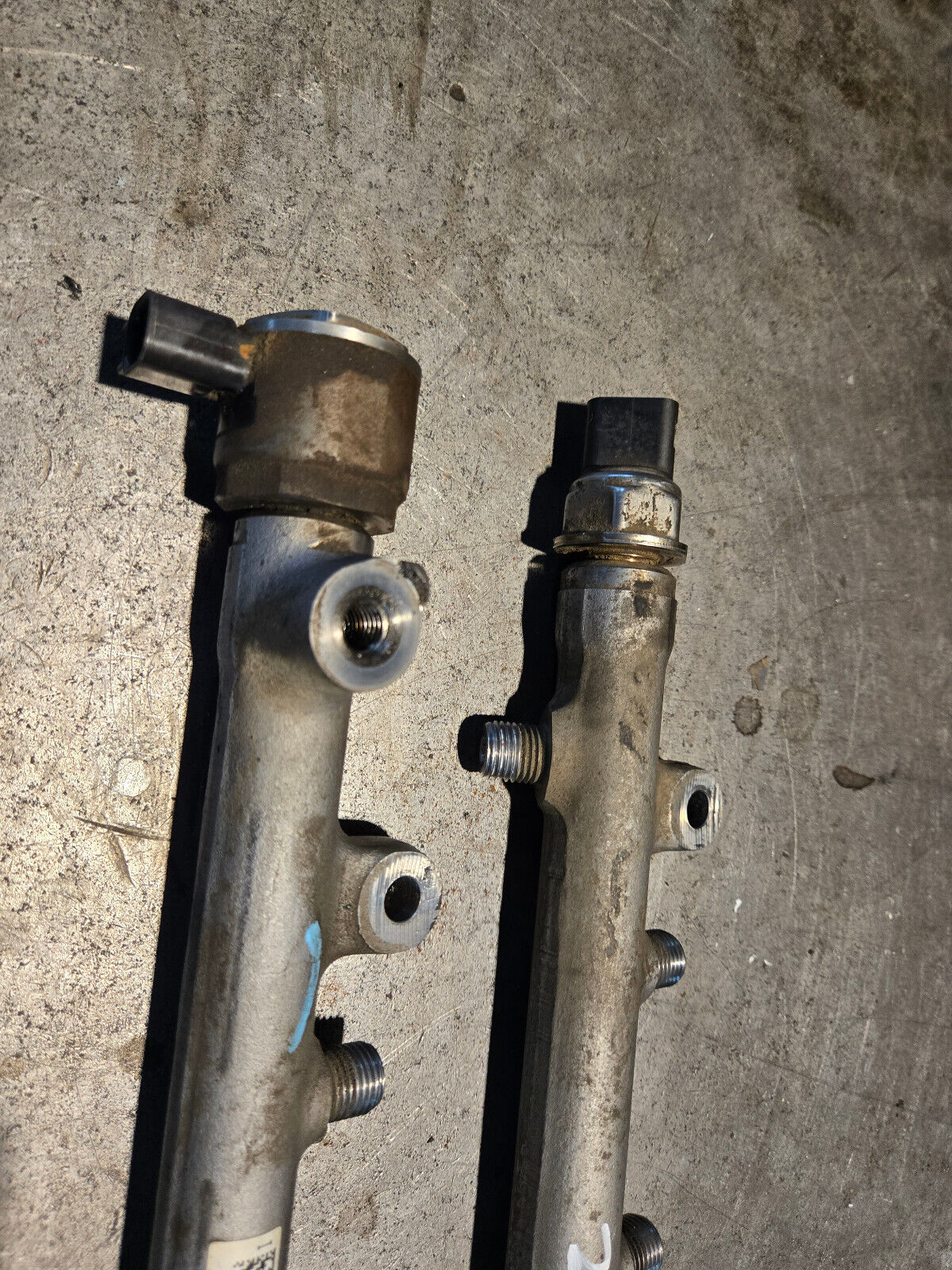 L5P 6.6L DURAMAX GM FUEL RAIL SET 12686810 12686808