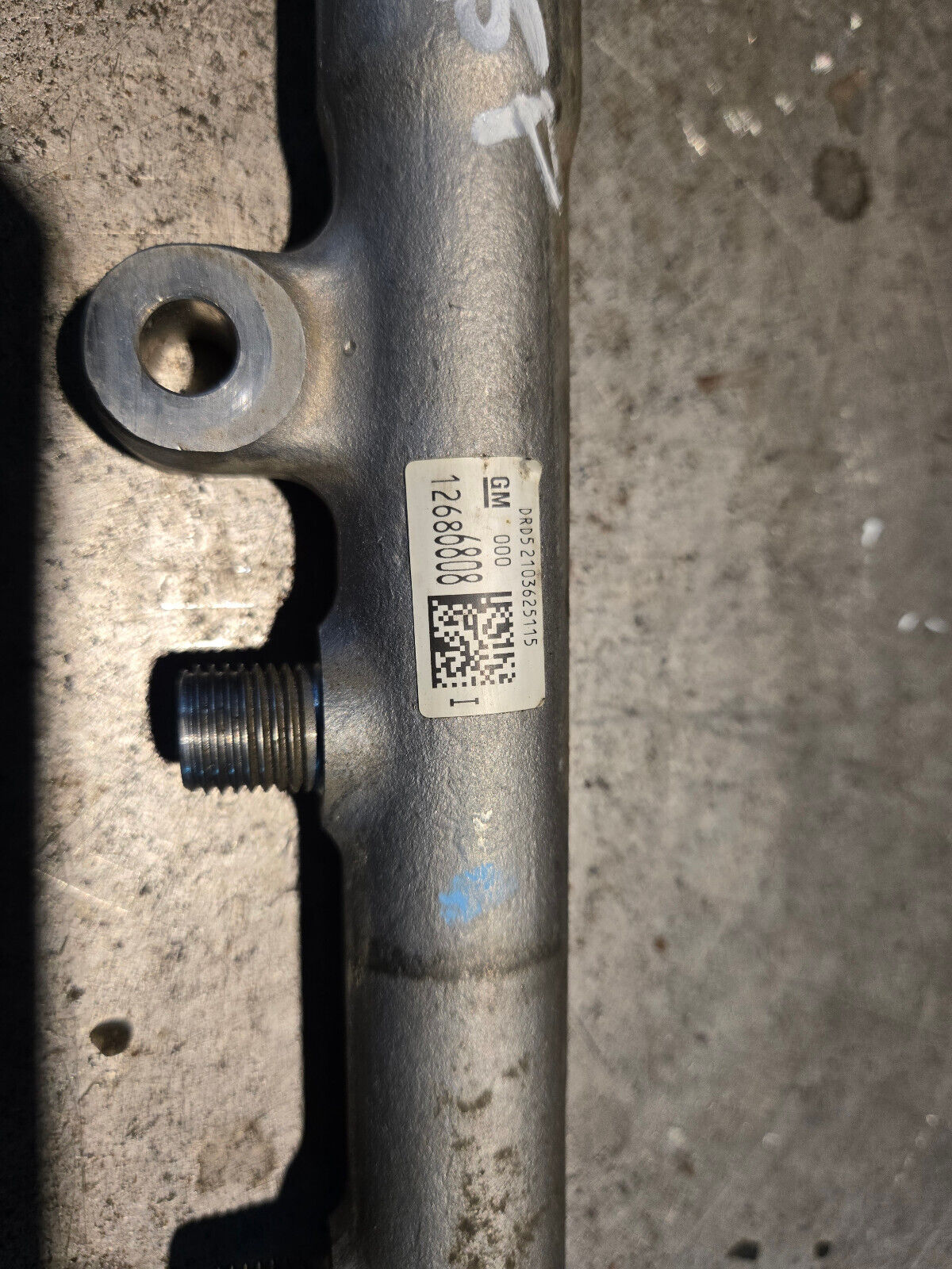 L5P 6.6L DURAMAX GM FUEL RAIL SET 12686810 12686808