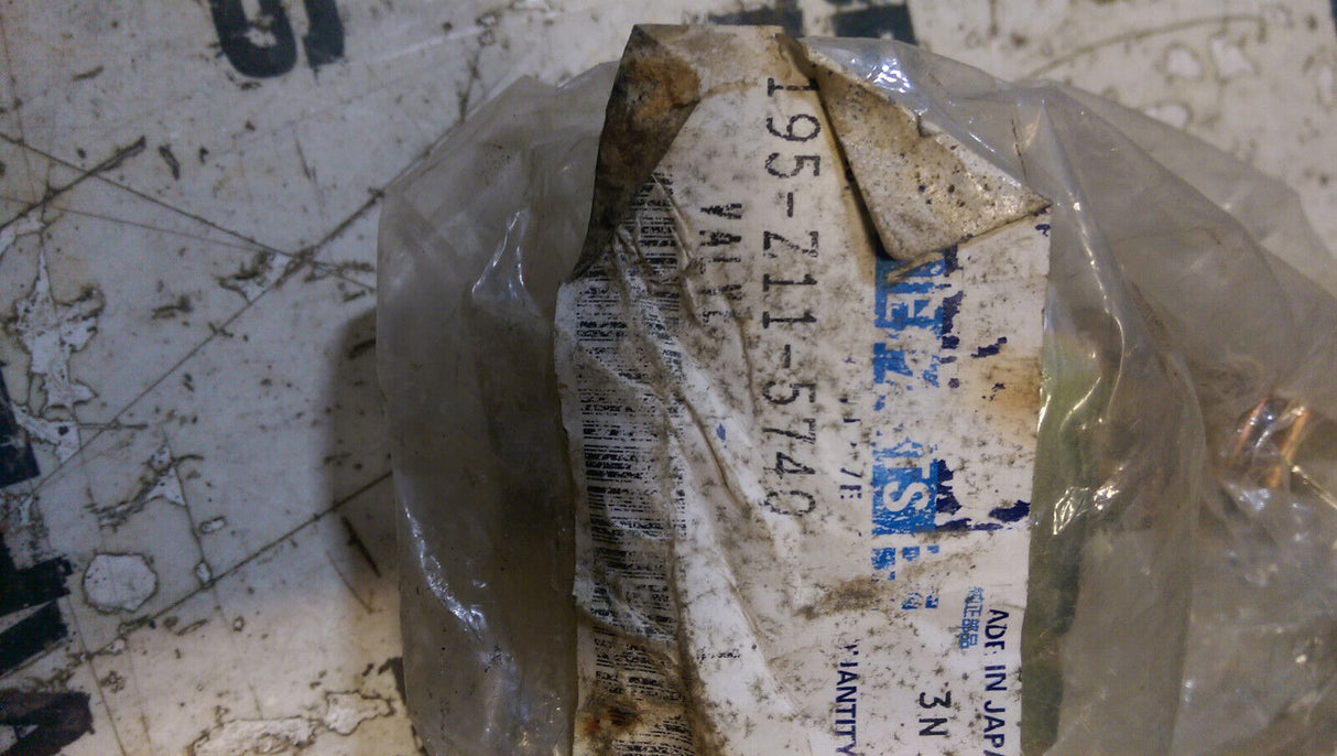 195-Z11-5740 KOMATSU VALVE