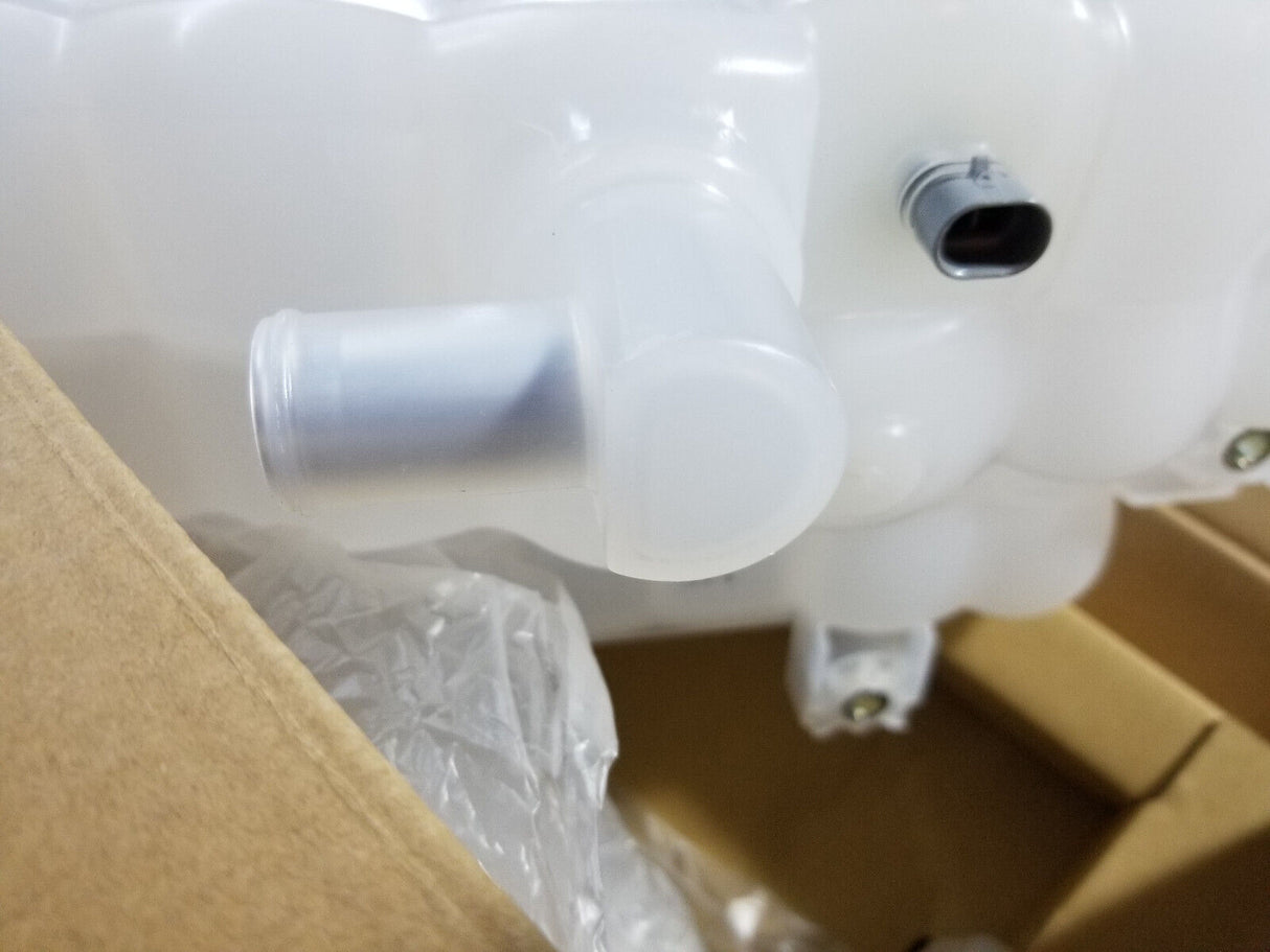 369-2207 8.96 Liter Coolant Tank 3692207
